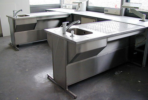 Estación de trabajo de laboratorio de macroscopia - UCS-E-2500-D - KUGEL medical GmbH & Co. KG - para preparación de muestras / de pie / con ventilación descendente