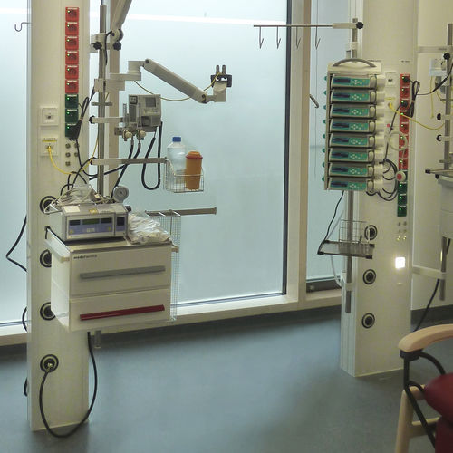 Columna de suministro de pared - MS 1054 - modul technik - para cuidados intensivos / con estantes / con columna