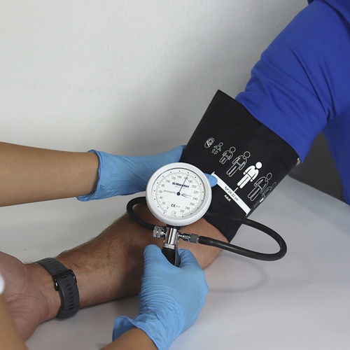 Tensiómetro aneroide - precisa® - Rudolf Riester  - de mano / con manguito para adulto