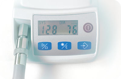 Tensiómetro electrónico de mano - Mobil-O-Graph ABP - ScottCare