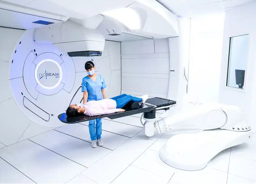Ciclotrón para terapia de protones con mesa de posicionamiento robotizado - ProBeam 360° - Varian Oncology - con escáner de rayos X integrado