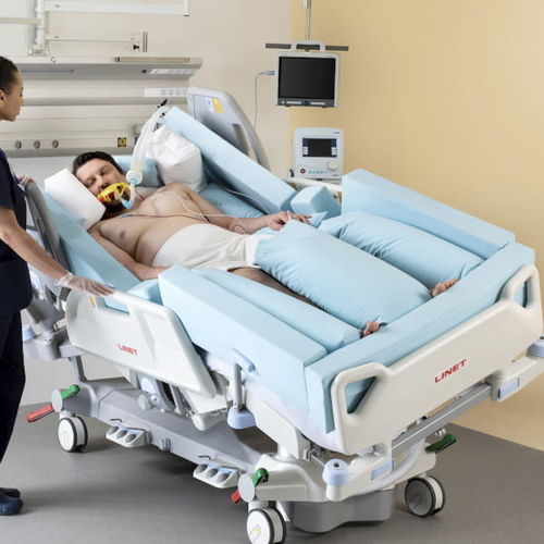 Cama para cuidados intensivos - multicare X - wissner-bosserhoff  - eléctrica / de altura regulable / con ruedas