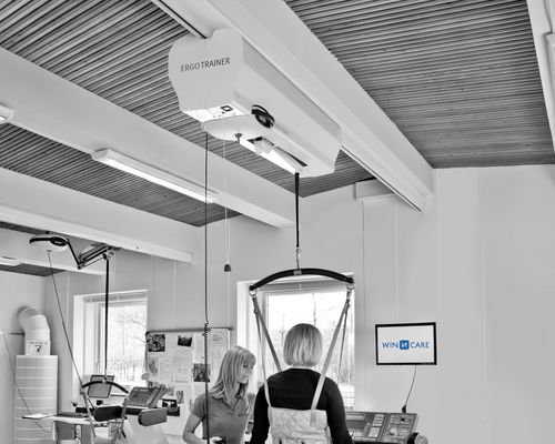 Elevador de pacientes eléctrico - ErgoTrainer - Winncare group - de techo