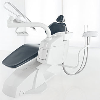 Unidad de tratamiento dental con sillón - Isoplus - EURODENT - con sistema de higiene / con portainstrumentos / con luz