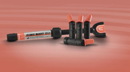 Material dental de composite - CLEARFIL MAJESTY ES-2 UNIVERSAL - Kuraray Noritake Dental - para restauración dental / para dientes posteriores / de los dientes anteriores