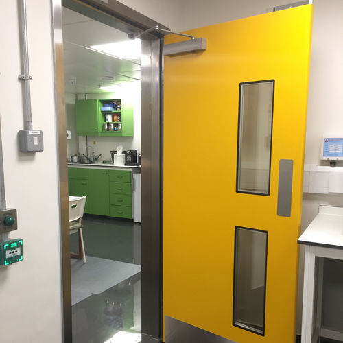 Puerta de hospital - Dortek - para sala de operaciones / abatible / PRV
