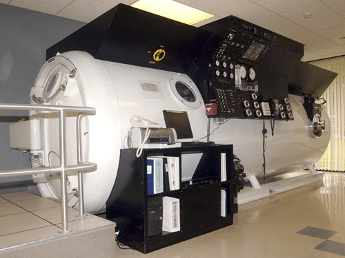 Cabina hiperbárica oxigenoterapia - HMS 4000  - Hyperbaric Modular Systems - multiplaza