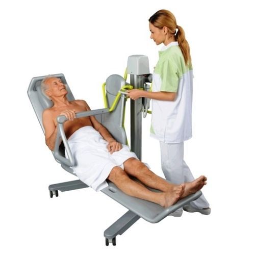 Asiento de ducha con ruedas - Novum 2000 - SCEMED - con placa reposapiés / con apertura higiénica / con respaldo