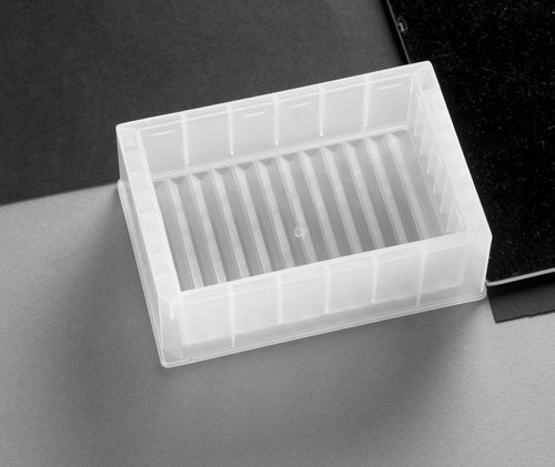 Depósito de microplacas para las ciencias de la vida - 390002 - Porvair Sciences Ltd - de laboratorio / para la investigación / de 12 orificios