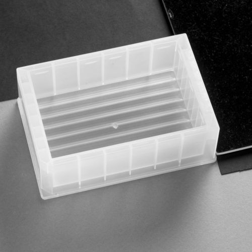 Depósito de microplacas para las ciencias de la vida - 390003 - Porvair Sciences Ltd - de laboratorio / para la investigación / 8 pocillos
