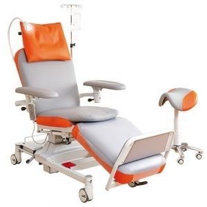 Sillón para extracción de sangre alimentado por batería - COMFORTLINE2 - Bionic Medizintechnik - de 4 secciones / con reposapiés