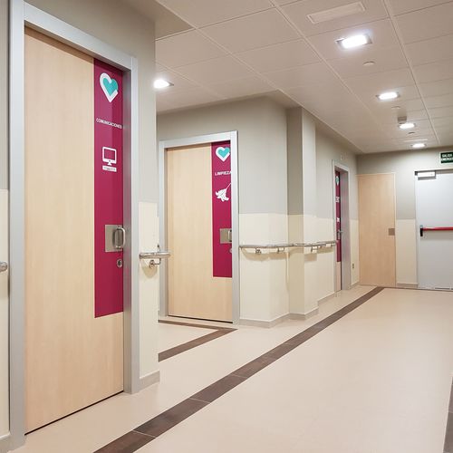 Puerta para centro sanitario - SOLECO DOORS - corredera / de acero inoxidable