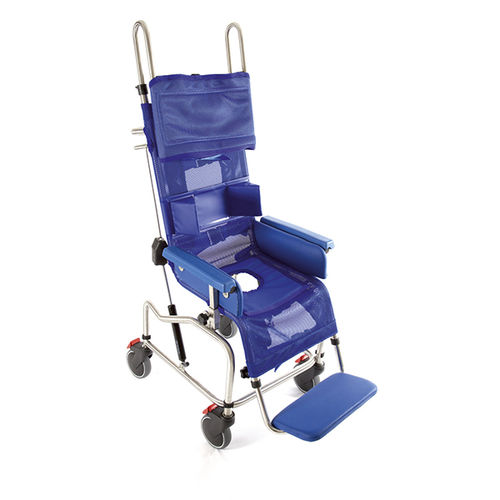 Silla de ducha con respaldo alto - 900/IN - Care & Independence - con reposabrazos / portátil / con reposapiés