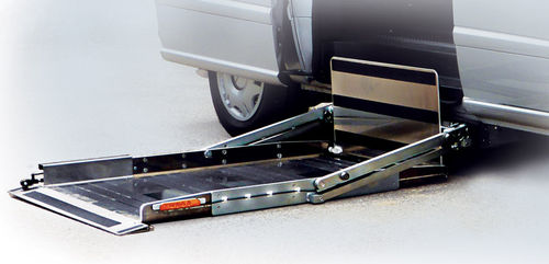 Plataforma elevadora para silla de ruedas - F900 - Autolift - montada en vehículo