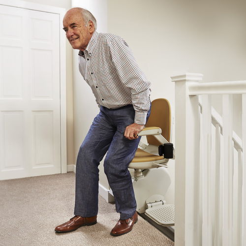 Salvaescaleras para escalera recta - Acorn130  - Högg Liftsysteme - para humanos / plegable