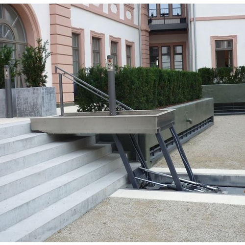 Plataforma elevadora para silla de ruedas - ATC  - Högg Liftsysteme - montada en escalera