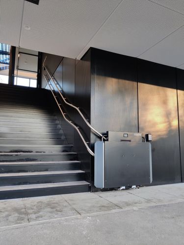 Plataforma elevadora para silla de ruedas - GTLE - Högg Liftsysteme - montada en escalera