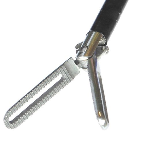 Pinza para laparoscopia - LM711 series - Locamed - de agarre / fenestrada / desechable
