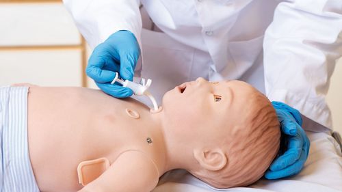 Traje de simulación de formación - Sim Baby - ERTUNÇ ÖZCAN - para cuidados intensivos / pediátrico