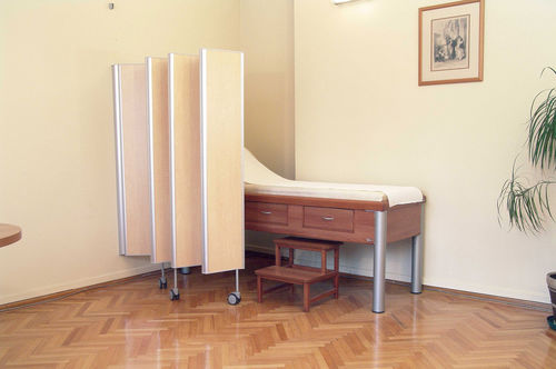 Biombo médico con ruedas - Parflex Screen Systems - de pared / plegable