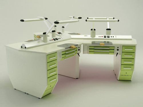 Puesto de trabajo para laboratorio dental con luz - Operativa 10  - CATO - en isla