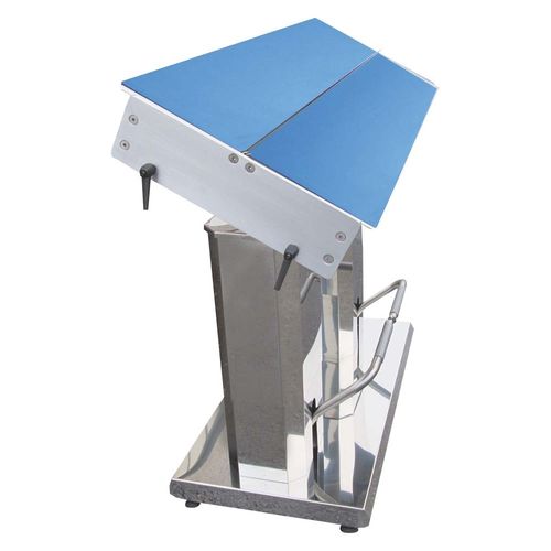Mesa de operaciones veterinarias hidráulica - Carly - Lory Progetti Veterinari srl - para animales grandes / con altura regulable / con plataforma en V