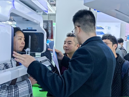 LargeV brilla en la Exposición Internacional Dental South China 2024