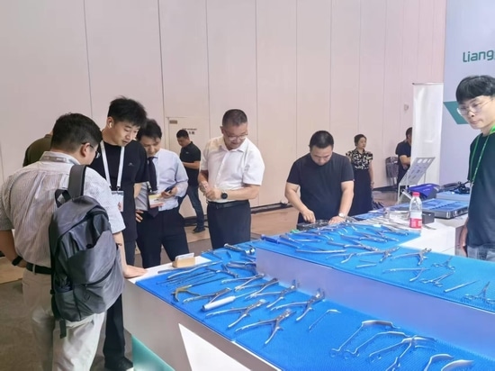 Shandong LiangYi brilla en la Conferencia Anual de Médicos CAOS2025 I para crear un nuevo futuro de la atención ortopédica