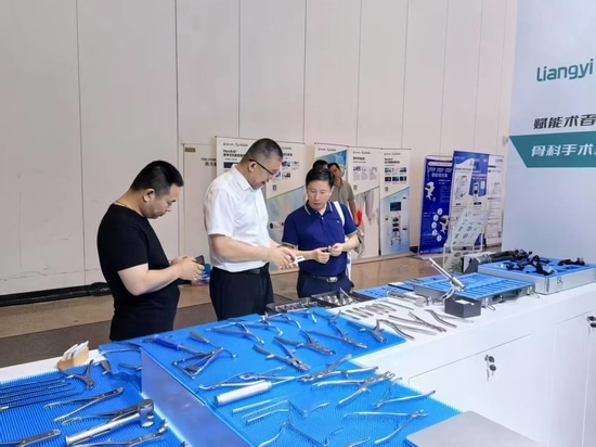 Shandong LiangYi brilla en la Conferencia Anual de Médicos CAOS2025 I para crear un nuevo futuro de la atención ortopédica