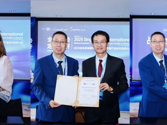 Figura 3: Ceremonia de firma del acuerdo estratégico: Russian Farm Group, Thai Pola Group, Youmei Medical