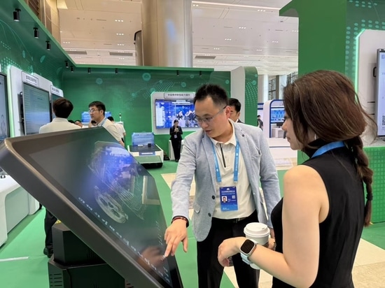 Shandong Digihuman Technology tuvo una presencia destacada en este gran evento. Su sistema de mesa de disección virtual de alta definición ocupó un lugar destacado en la exposición de logros educat...
