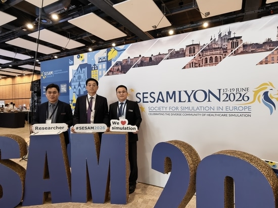 En la zona de exposición, la mesa de anatomía virtual HD Digihuman atrajo constantemente a un gran número de usuarios que la probaban de primera mano y mantuvo un alto nivel de participación.